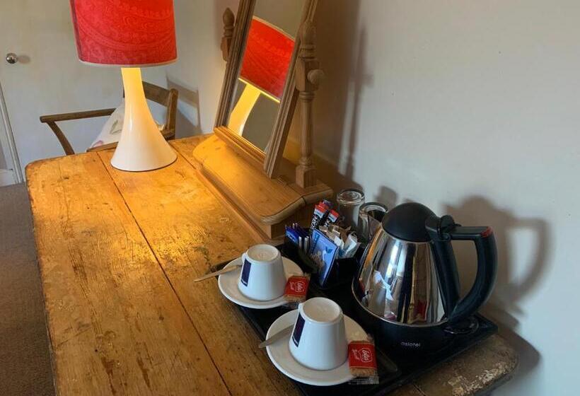 标准间, The Halfway House Pub And Kitchen