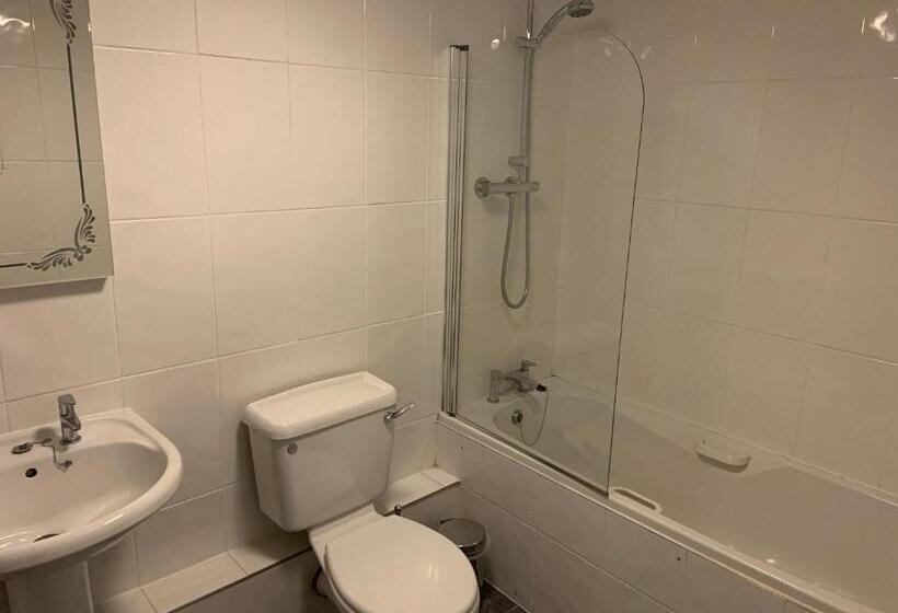 标准间, The Halfway House Pub And Kitchen