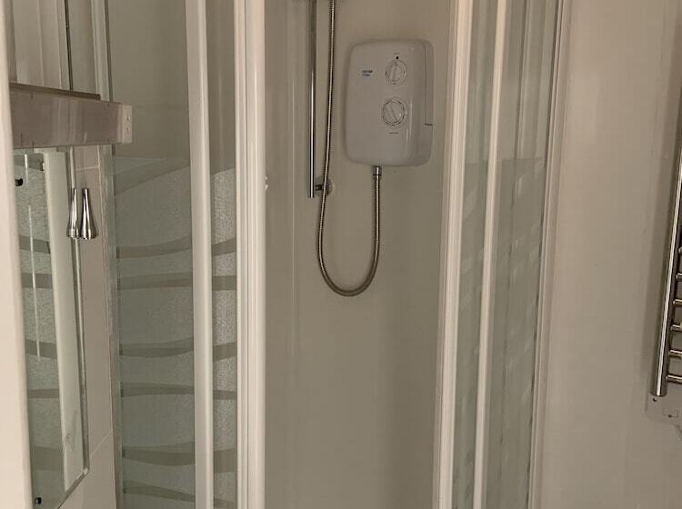 标准单人间, The Halfway House Pub And Kitchen