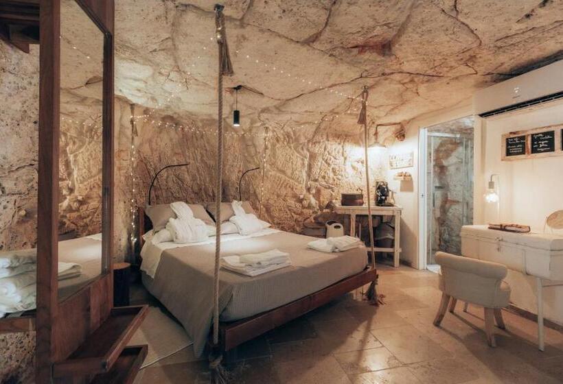 标准间, Grotta Carlotta