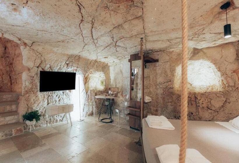 Standard Szoba, Grotta Carlotta