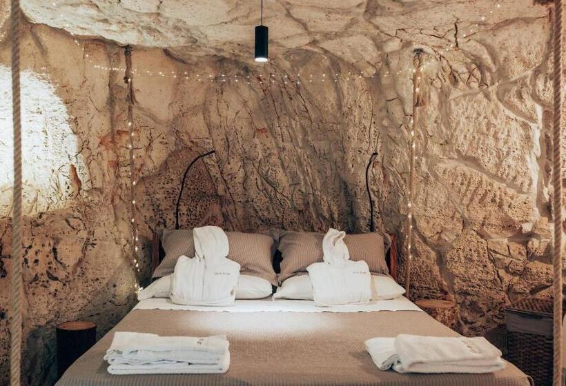 Standard Szoba, Grotta Carlotta