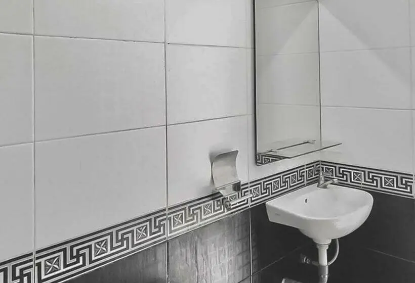 スタンダードルーム, Tiara Guest House Samarinda Redpartner