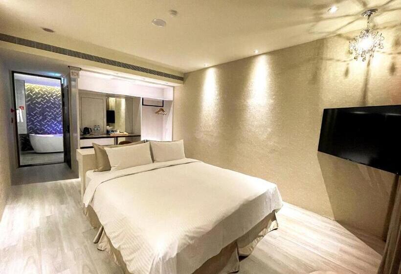 اتاق استاندارد, Fifth Avenue Motel