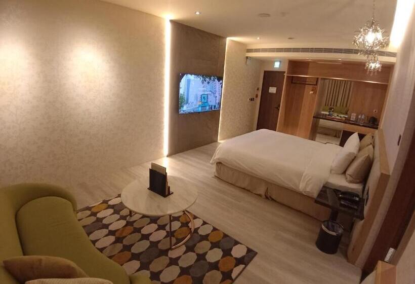 اتاق لوکس, Fifth Avenue Motel