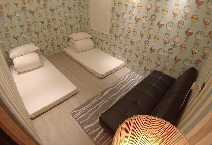 اتاق خانوادگی, Fifth Avenue Motel