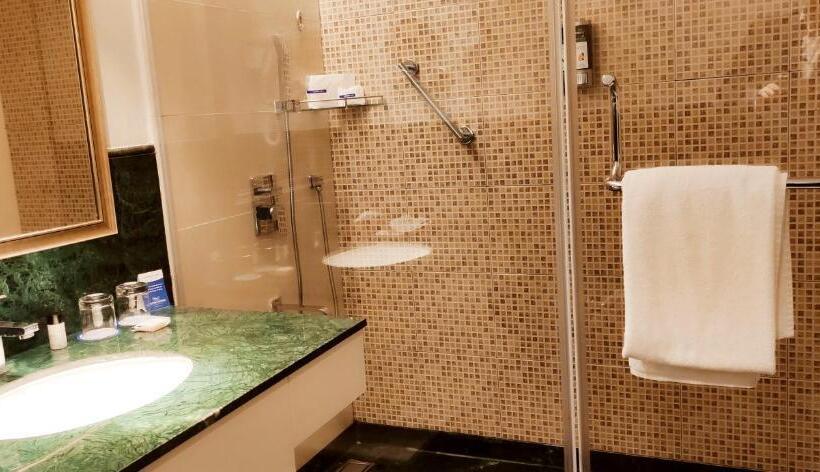 חדר סטנדרט נוף לנהר, Manjeera Sarovar Premiere