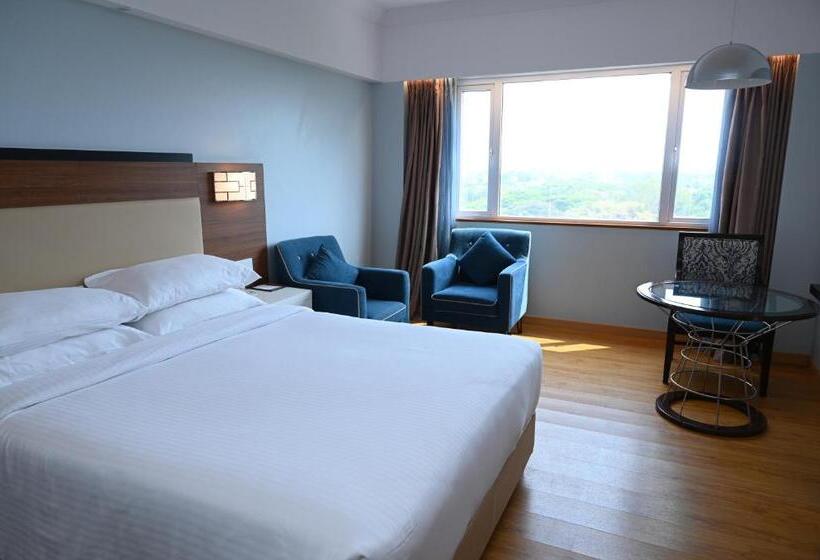 חדר אקזקיוטיב, Manjeera Sarovar Premiere