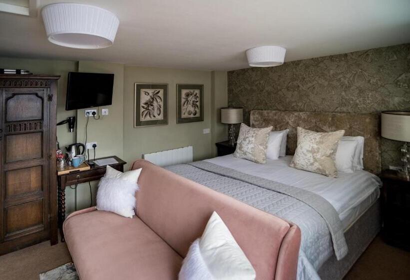 اتاق استاندارد سه نفره, The Brewers Inn