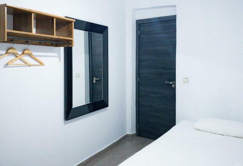 اتاق اکونومی یک تخته, Hostal Andrea