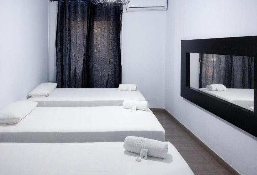 اتاق استاندارد سه تخته با بالکن, Hostal Andrea