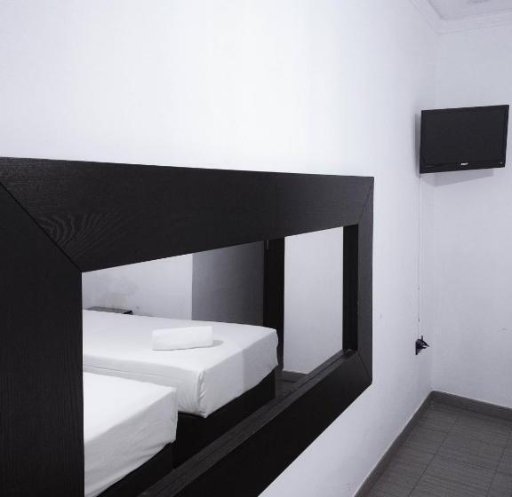 اتاق استاندارد سه تخته با بالکن, Hostal Andrea