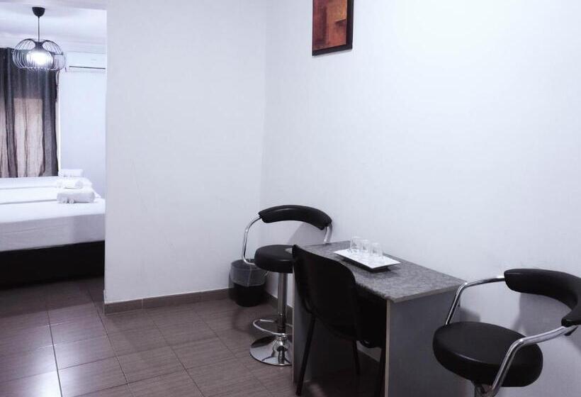 اتاق استاندارد سه تخته با بالکن, Hostal Andrea