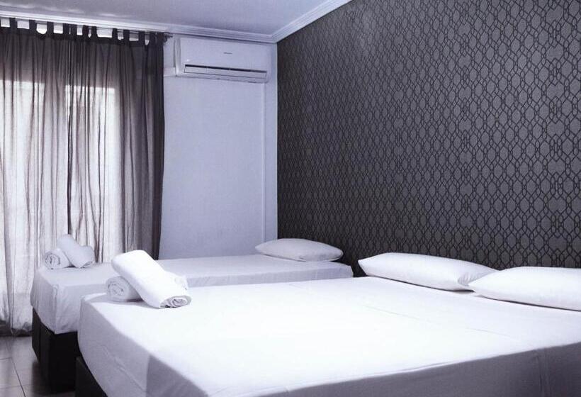 اتاق استاندارد سه تخته با بالکن, Hostal Andrea