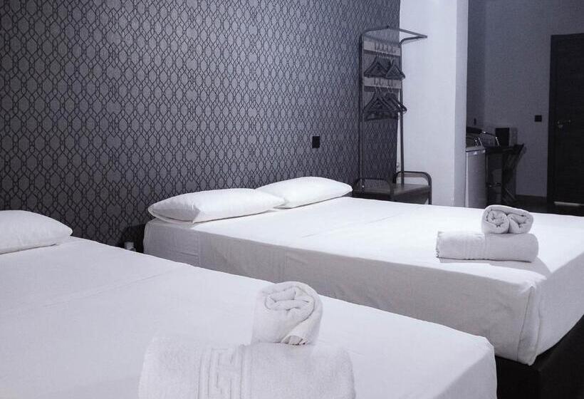 اتاق استاندارد سه تخته با بالکن, Hostal Andrea