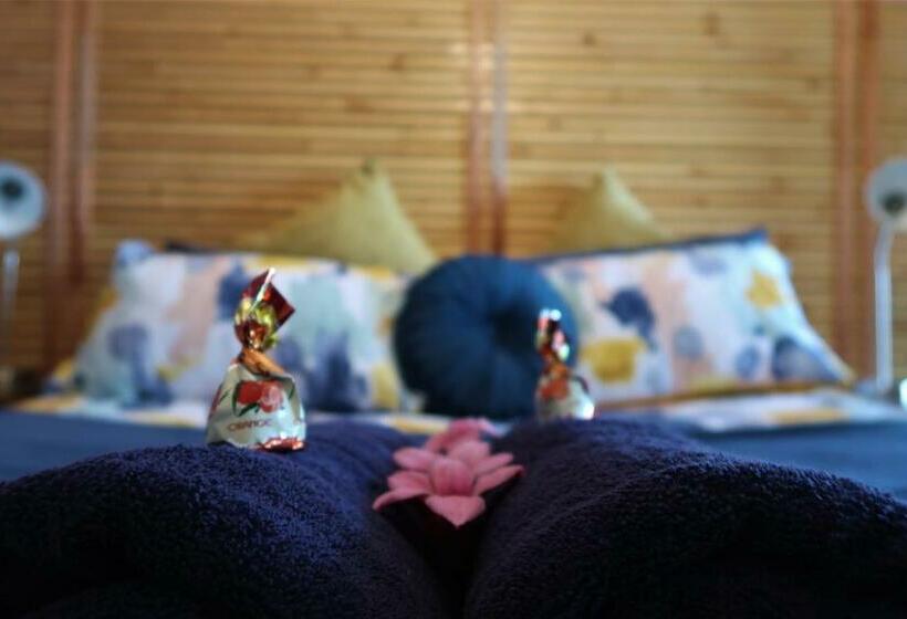 اتاق استاندارد با بالکن, Karoozin Village