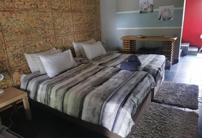 اتاق استاندارد با چشم‌انداز باغ, Karoozin Village