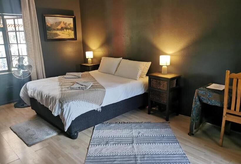 اتاق لوکس, Karoozin Village