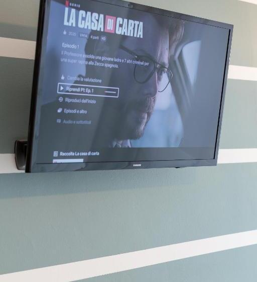 استودیوی لوکس, 4 Star Bologna Train Station Self Check In