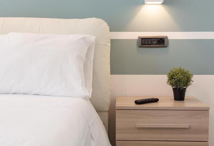 استودیوی لوکس, 4 Star Bologna Train Station Self Check In