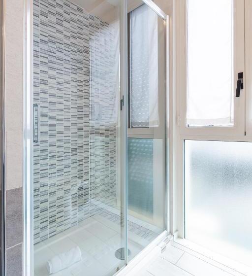 استودیوی لوکس, 4 Star Bologna Train Station Self Check In