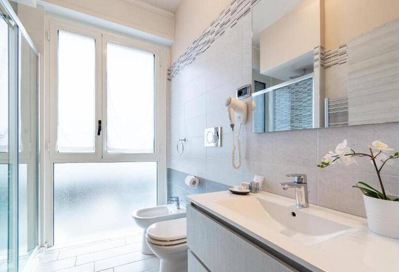 استودیوی لوکس, 4 Star Bologna Train Station Self Check In