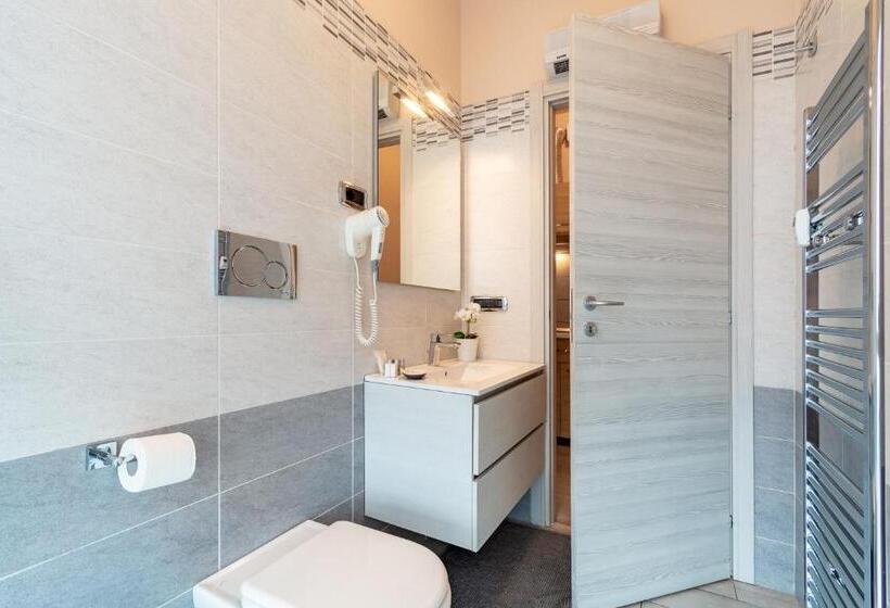 استودیوی لوکس, 4 Star Bologna Train Station Self Check In