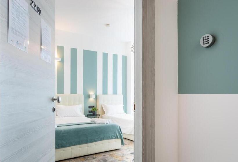 استودیوی استاندارد, 4 Star Bologna Train Station Self Check In