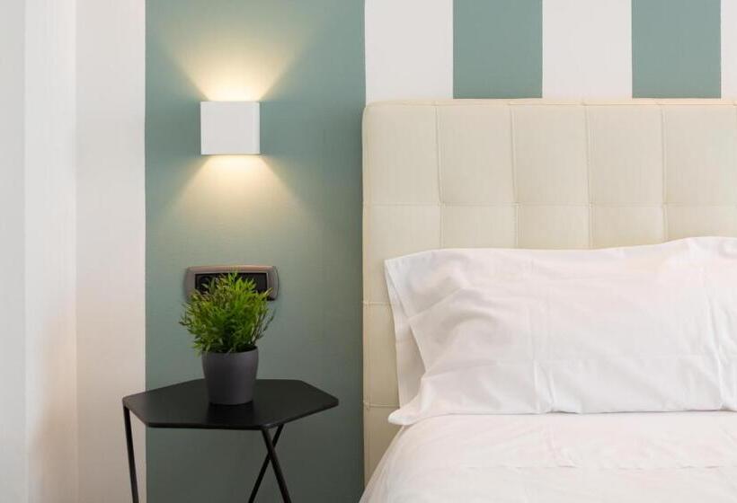 استودیوی استاندارد, 4 Star Bologna Train Station Self Check In