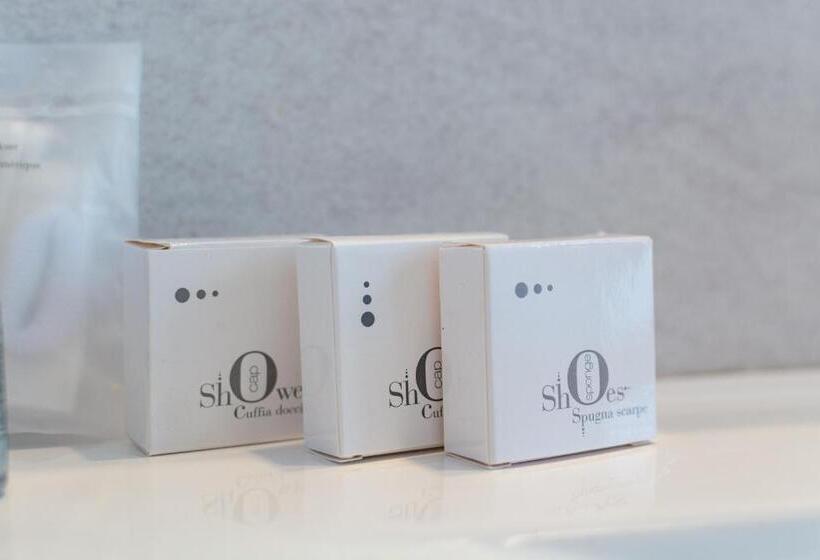 استودیوی استاندارد, 4 Star Bologna Train Station Self Check In