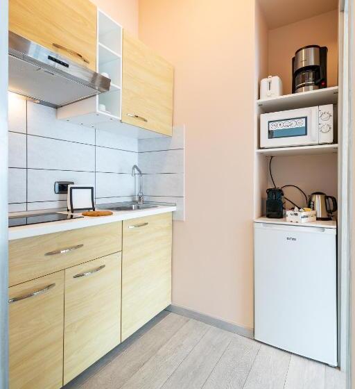 استودیوی لوکس, 4 Star Bologna Train Station Self Check In