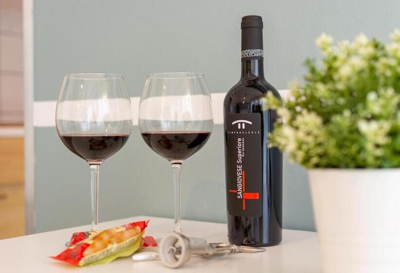 استودیوی لوکس, 4 Star Bologna Train Station Self Check In