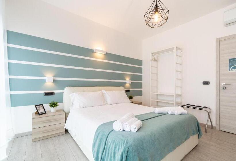 استودیوی لوکس, 4 Star Bologna Train Station Self Check In