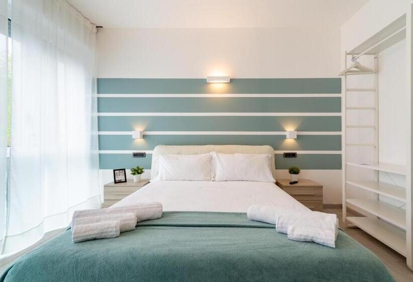 استودیوی لوکس, 4 Star Bologna Train Station Self Check In