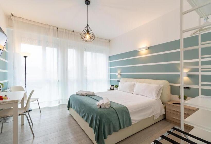 استودیوی لوکس, 4 Star Bologna Train Station Self Check In