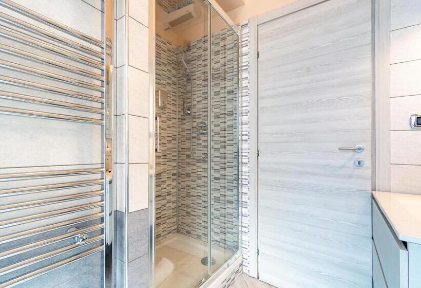 استودیوی استاندارد, 4 Star Bologna Train Station Self Check In