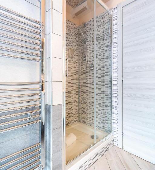 استودیوی استاندارد, 4 Star Bologna Train Station Self Check In