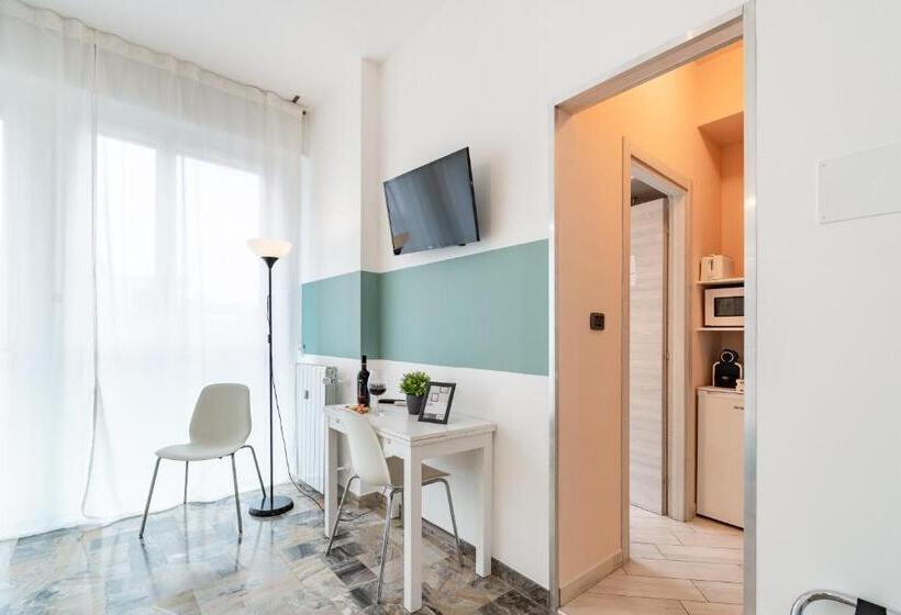 استودیوی استاندارد, 4 Star Bologna Train Station Self Check In