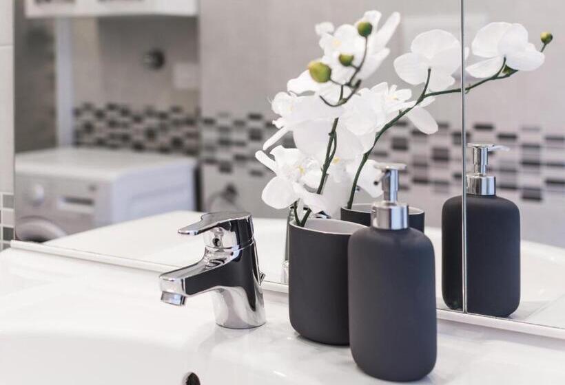 آپارتمان 1 خوابه, 4 Star Bologna Train Station Self Check In