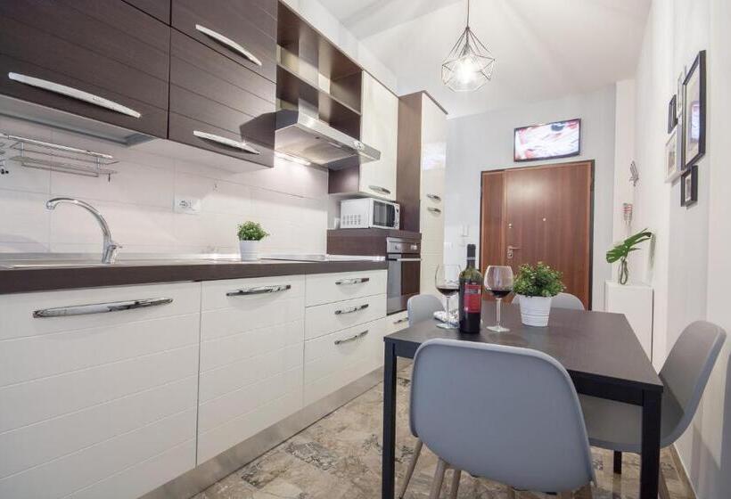 آپارتمان 1 خوابه, 4 Star Bologna Train Station Self Check In