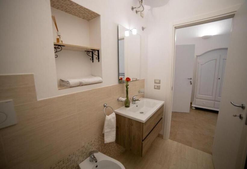 Четырехместный Номер Стандарт с Балконом, B&b Palazzo Loreto