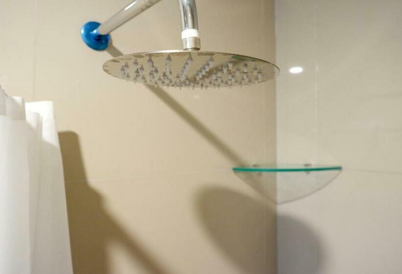 家庭间, Reddoorz Plus Near Solo Baru