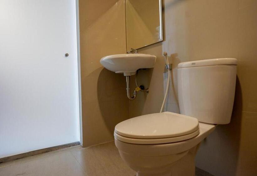 标准间, Reddoorz Plus Near Solo Baru