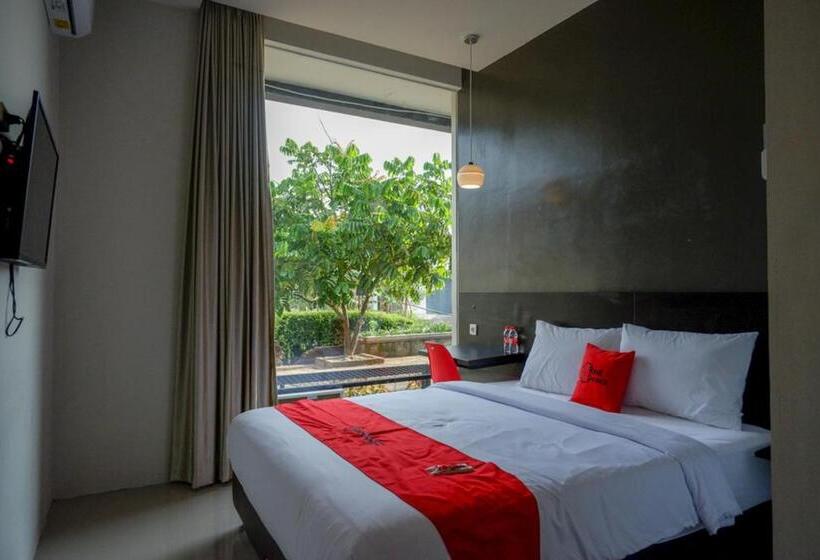 标准间, Reddoorz Plus Near Solo Baru