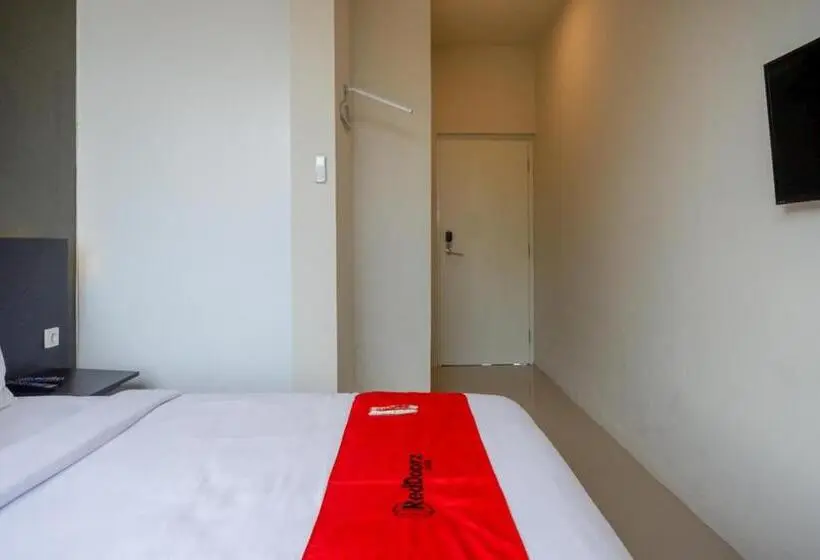 スタンダードルーム, Reddoorz Plus Near Solo Baru