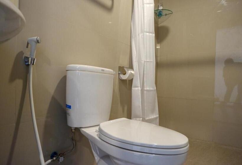 家庭间, Reddoorz Plus Near Solo Baru