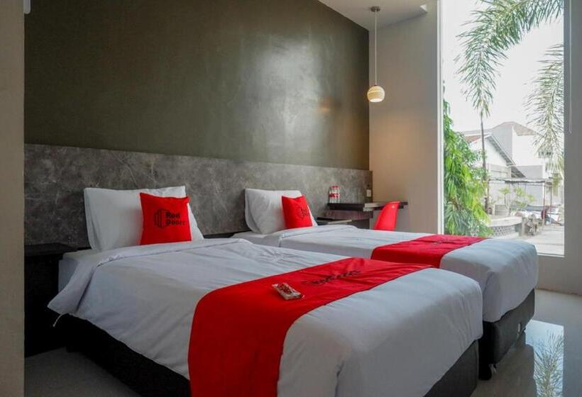 标准间, Reddoorz Plus Near Solo Baru