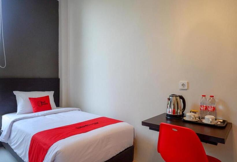 家庭间, Reddoorz Plus Near Solo Baru