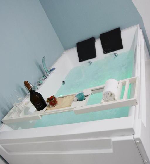 标准间带漩涡浴缸, Bilateral B&b