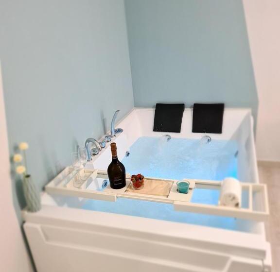 Номер Стандарт с Гидромассажем, Bilateral B&b